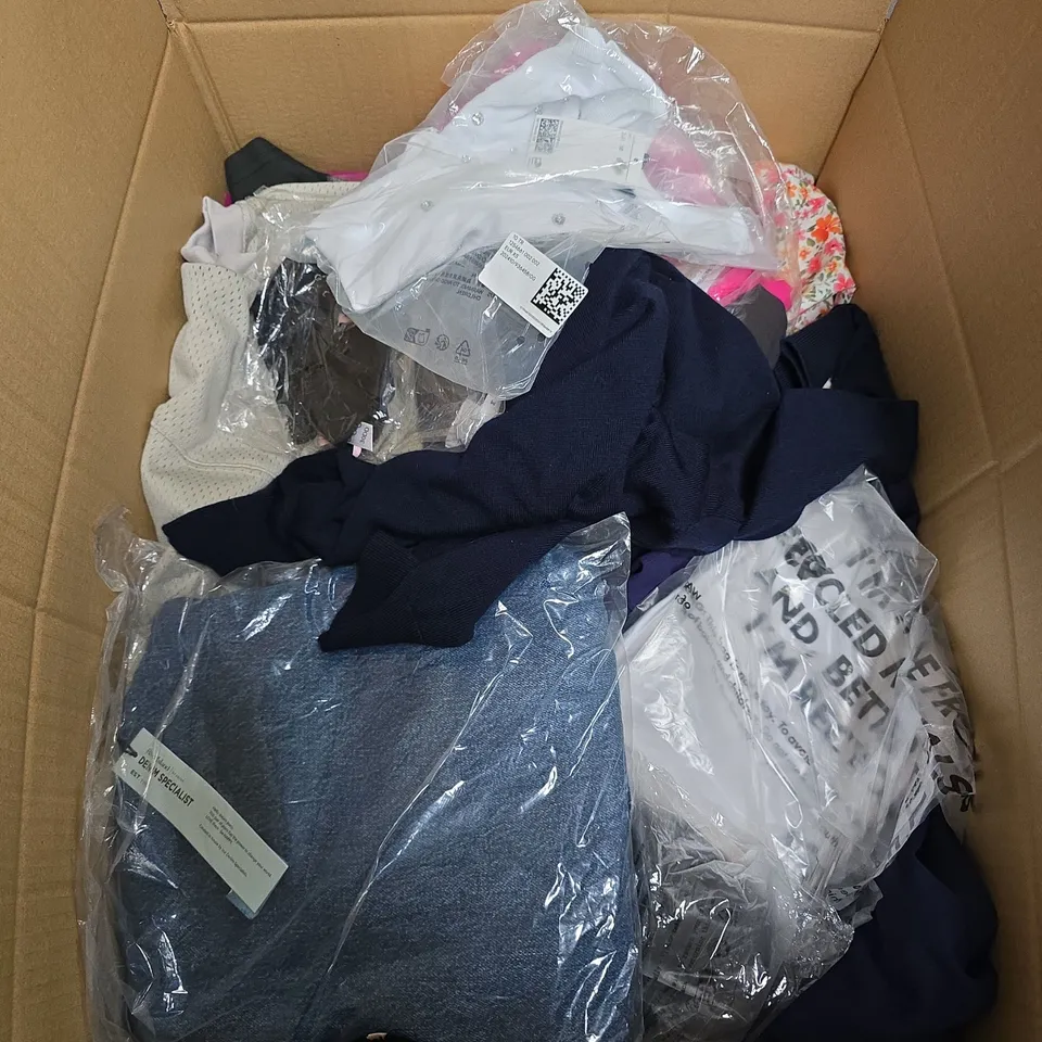 APPROXIMATELY 25 ASSORTED CLOTHING AND FASHION PRODUCTS IN VARIOUS STYLES AND SIZES - COLLECTION ONLY