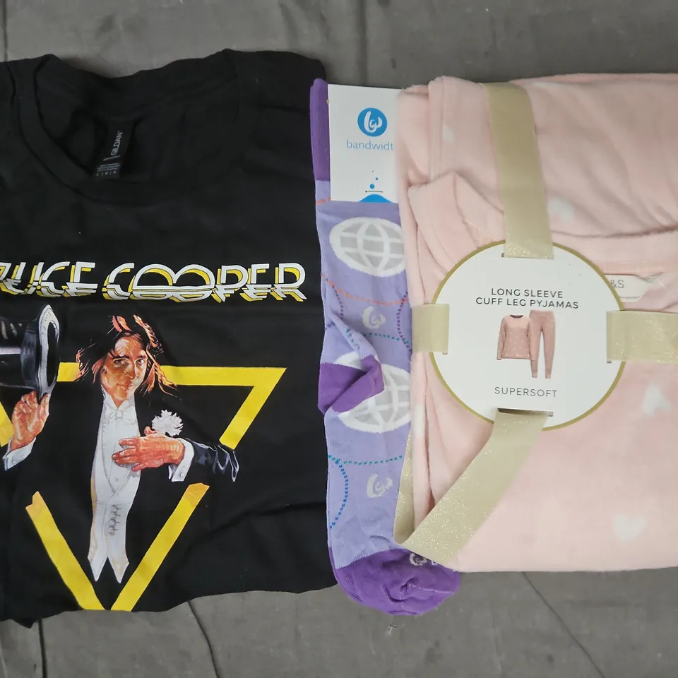 APPROXIMATELY 15 ASSORTED CLOTHING AND FASHION PRODUCTS IN VARIOUS STYLES AND SIZES - COLLECTION ONLY