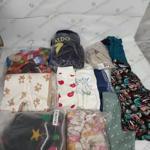 BOX OF ASSORTED CHILDRENS CLOTHING VARYING IN SIZE/COLOUR/STYLE TO INCLUDE: TOPS, DRESSES, JUMPERS
