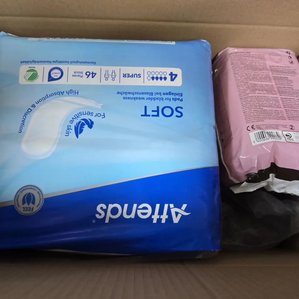 APPROXIMATELY 8 ASSORTED HEALTH & BEAUTY ITEMS TO INCLUDE WIGS/HAIR EXTENSIONS, PADS, ETC 