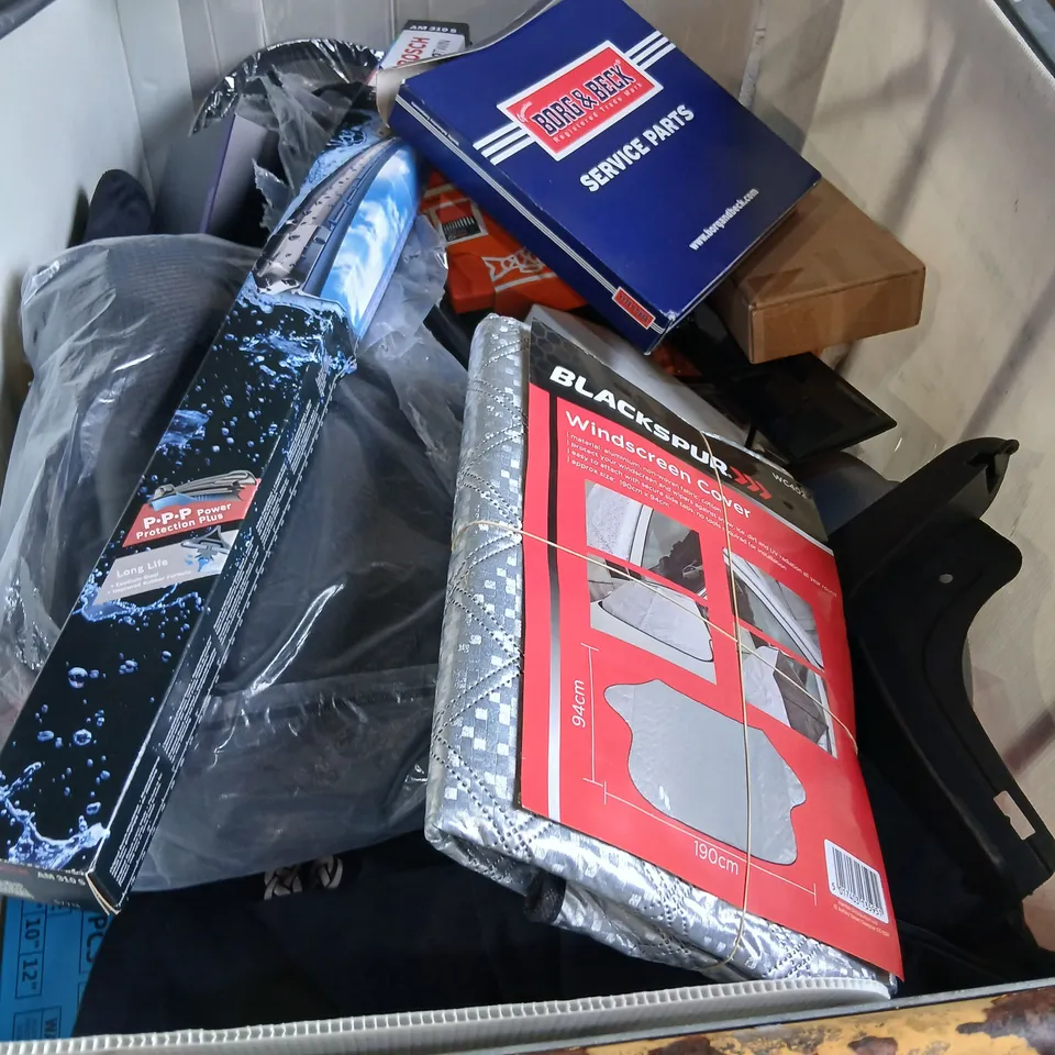 LARGE QUANTITY OF ASSORTED CAR AND VEHCILE PARTS AND ACCESSORIES TO INCLUDE; BAHCO, BLACKSPUR WINDSCREEN COVER, BOSCH AERO TWIN, BORG AND BECK SERVICE PACK