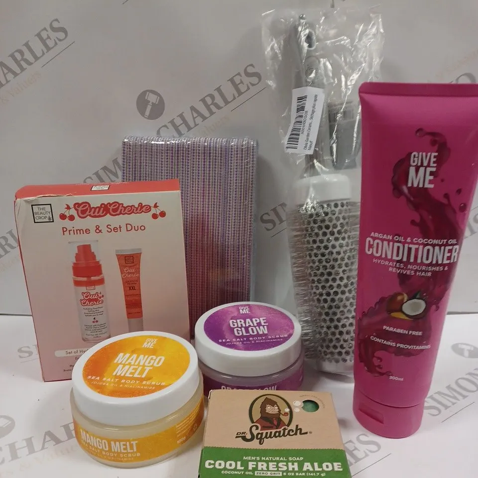 BOX OF APPROXIMATELY 15 ASSORTED COSMETIC ITEMS TO INCLUDE GIVE ME CONDITIONER, SQUATCH SOAP, NAIL FILES ETC