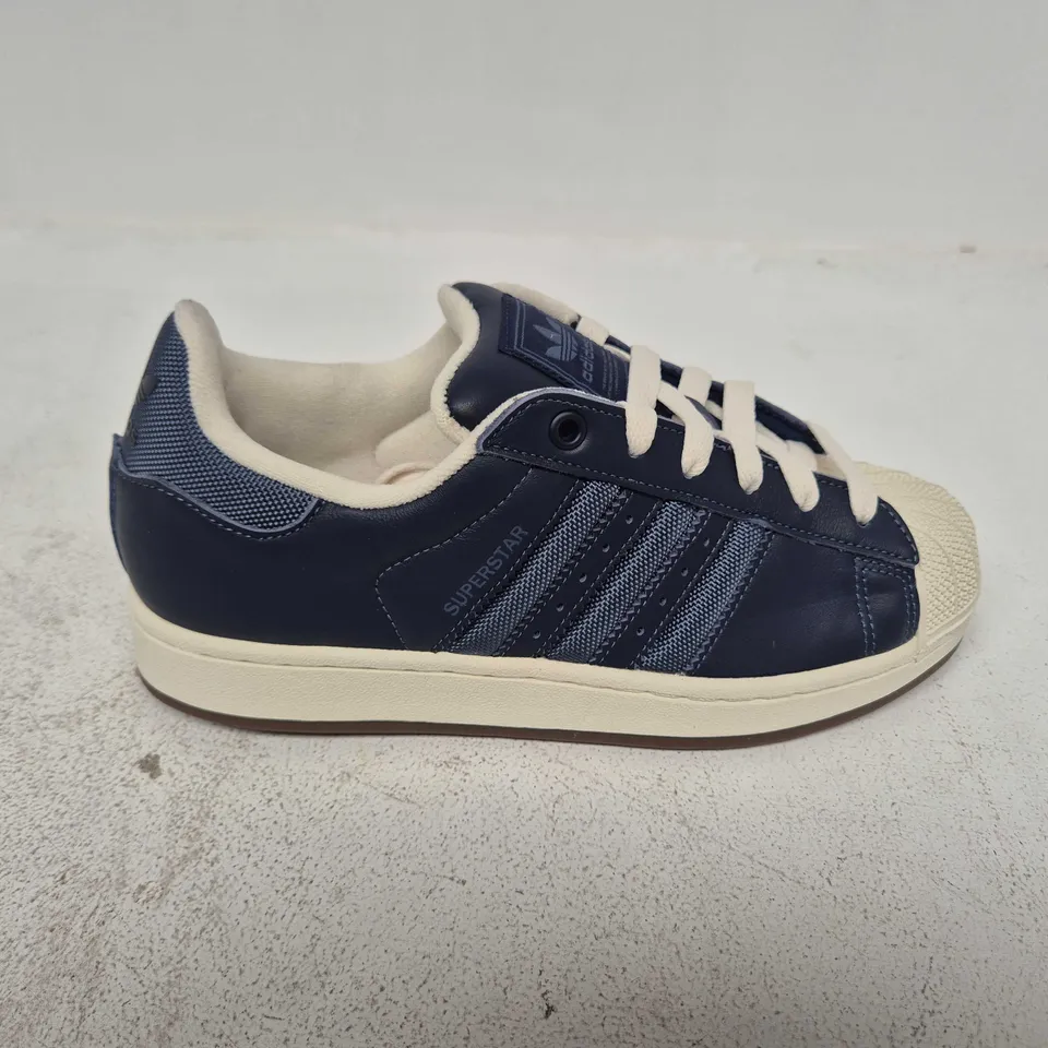 UNBOXED PAIR OF NIKE SUPERSTAR TRAINERS IN NAVY/WHITE - UK 6