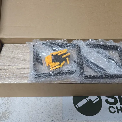BOXED SHELVES WITH BRACKETS - X4