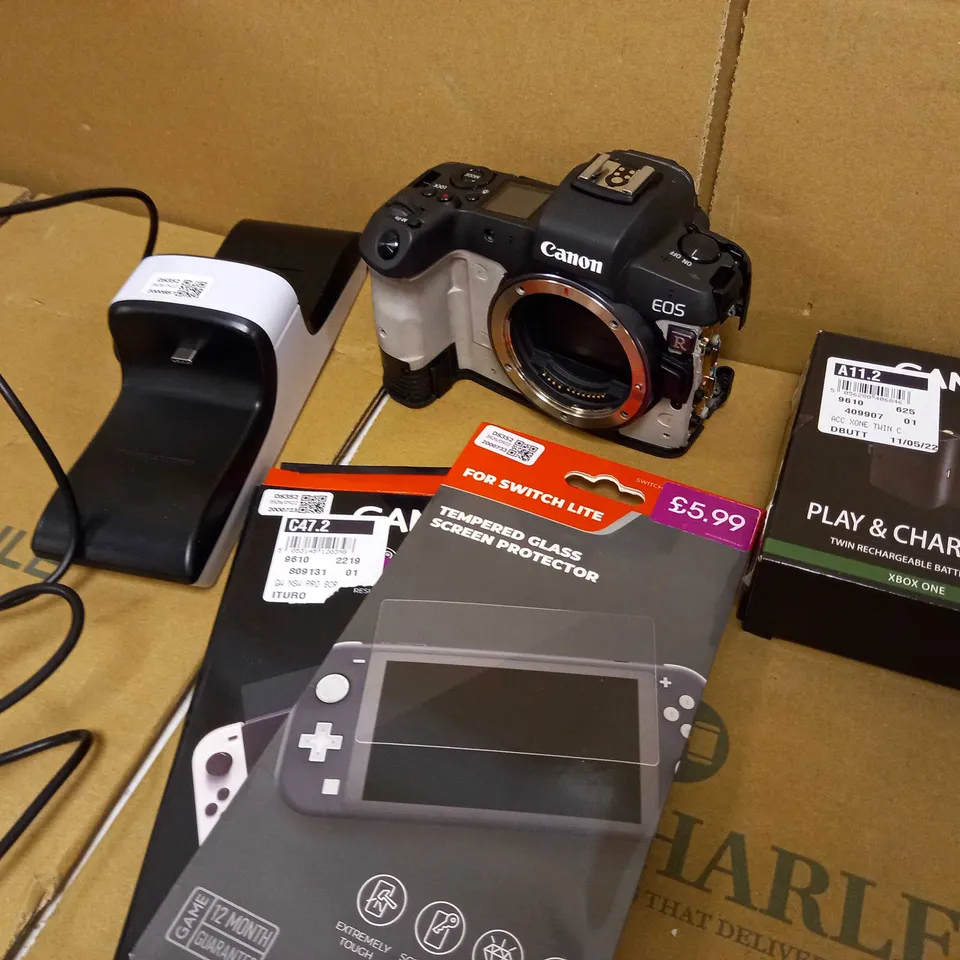 LOT OF 5 ITEMS INCLUDING CONTROLLER CHARGING STATION, TEMPERED GLASS FOR NINTENDO SWITCH, CANON EOS R