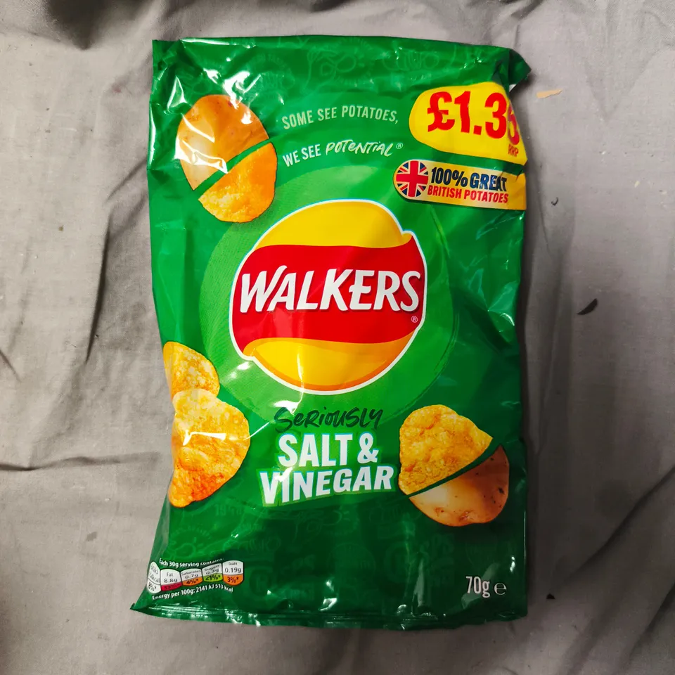 APPROXIMATELY 12 WALKERS SALT & VINEGAR CRISPS – 70G BAGS
