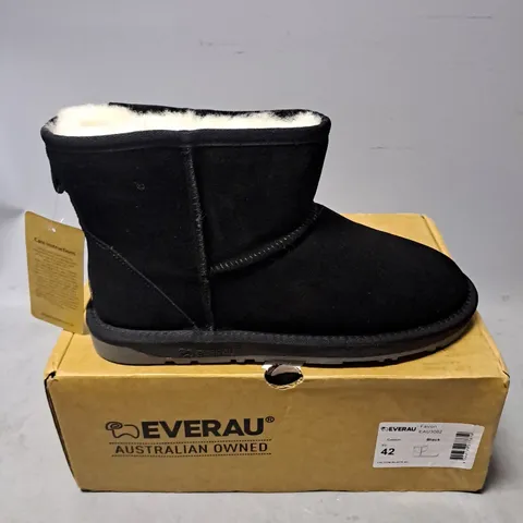 BOXED PAIR OF EVERAU FALCON LINED BOOT IN BLACK SIZE 8