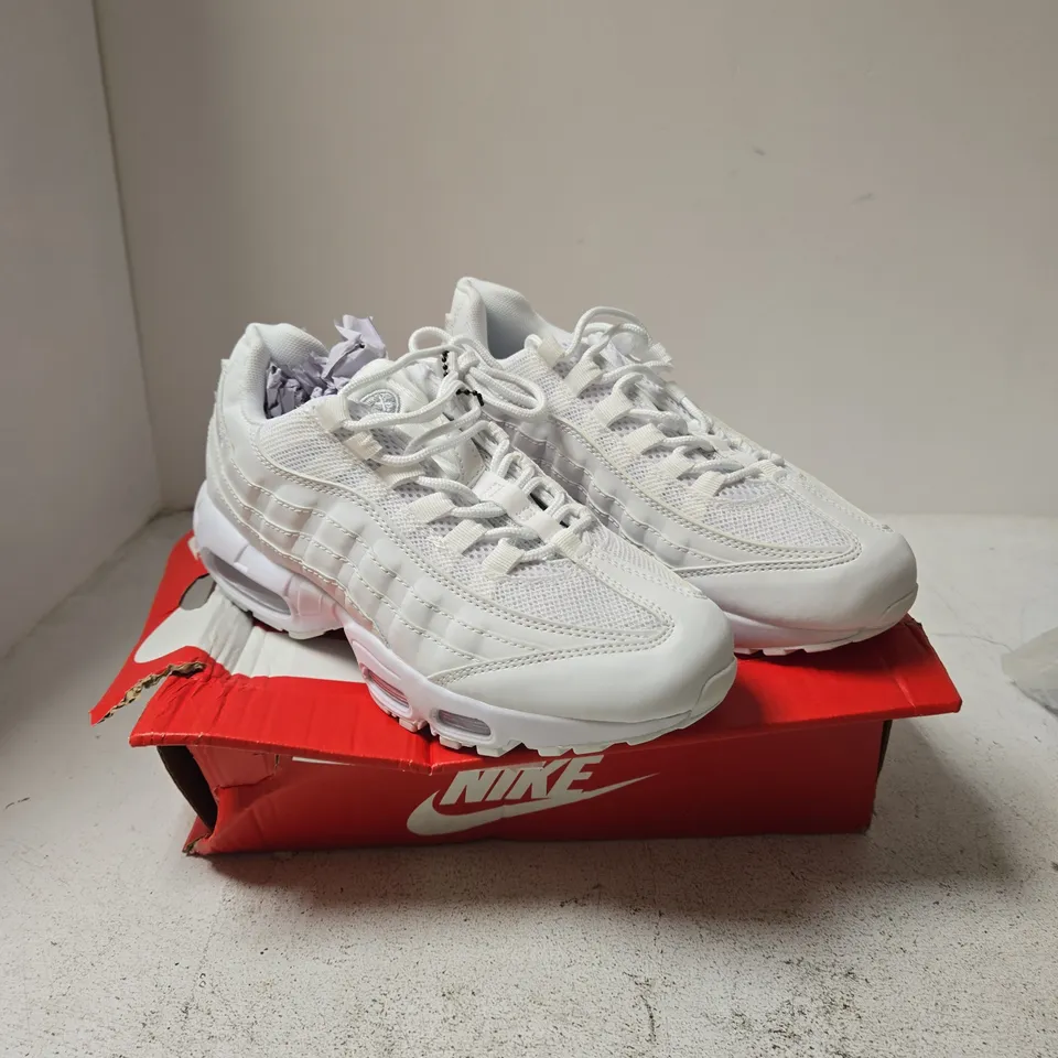 NIKE AIR MAX 95 TT WHITE TRAINERS – UK 6