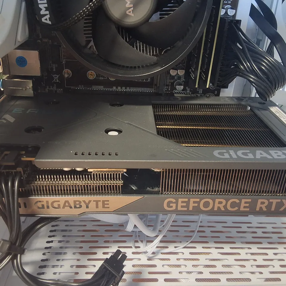 VIBOX DESKTOP COMPUTER WITH 16GB RAM AND GIGABYTE GEFORCE RTX 5060 GRAPHICS CARD