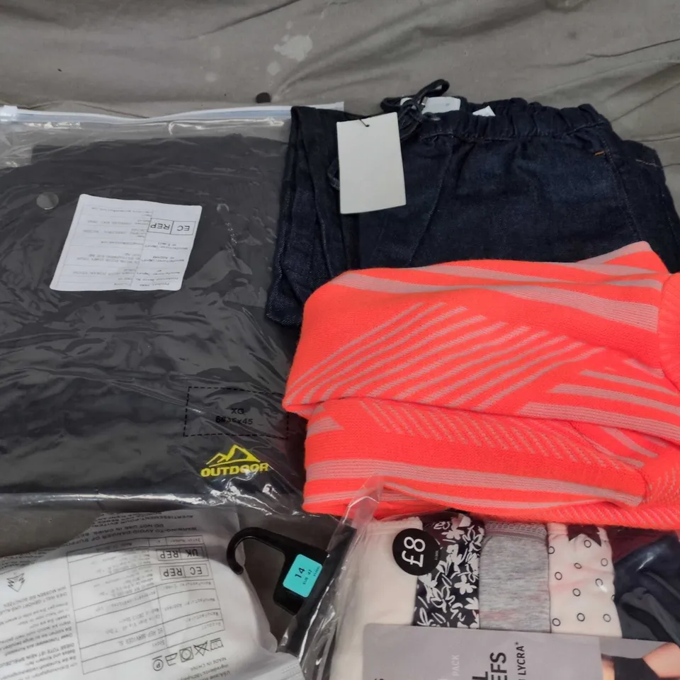 APPROXIMATELY 25 ASSORTED CLOTHING ITEMS IN VARIOUS SIZES, STYLES & COLOURS TO INCLUDE BRANDS SUCH AS FEMME LUXE, M&S, OUTDOOR, ETC - COLLECTION ONLY