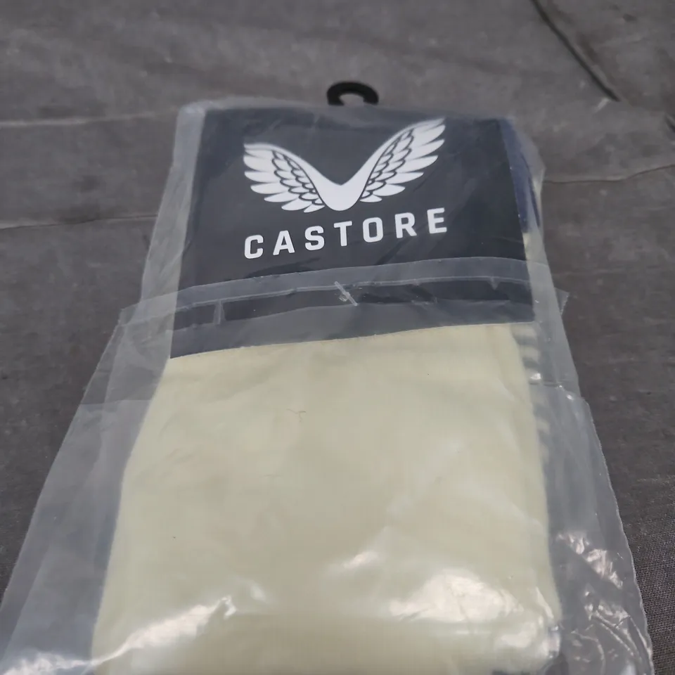 BOX OF APPROXIMATELY 25 ASSORTED CLOTHING ITEMS INCLUDING CASTORE SOCKS , SOFT TOUCH GREY HOODY AND PUFFER JACKET 