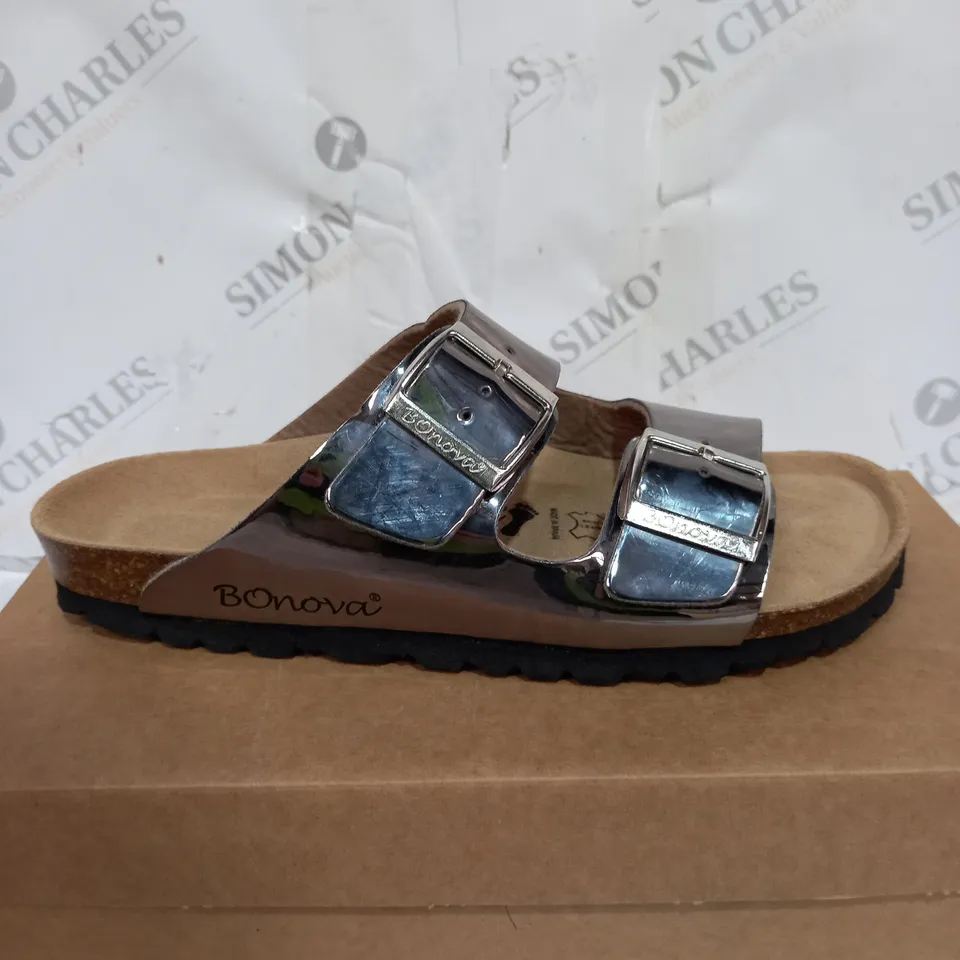 BOXED BONOVA SAND SANDALS SIZE 6