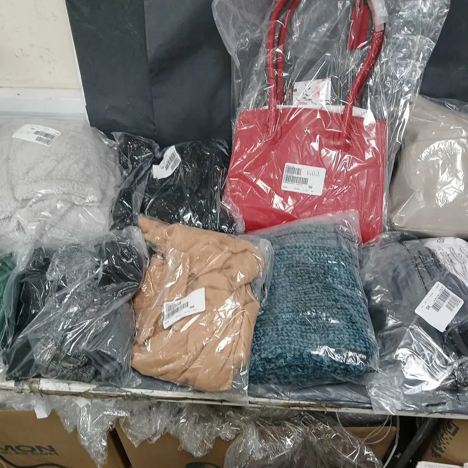 BOX OF APPROXIMATELY 15 ASSORTED CLOTHING ITEMS IN VARIOUS STYLES, COLOURS AND SIZES 