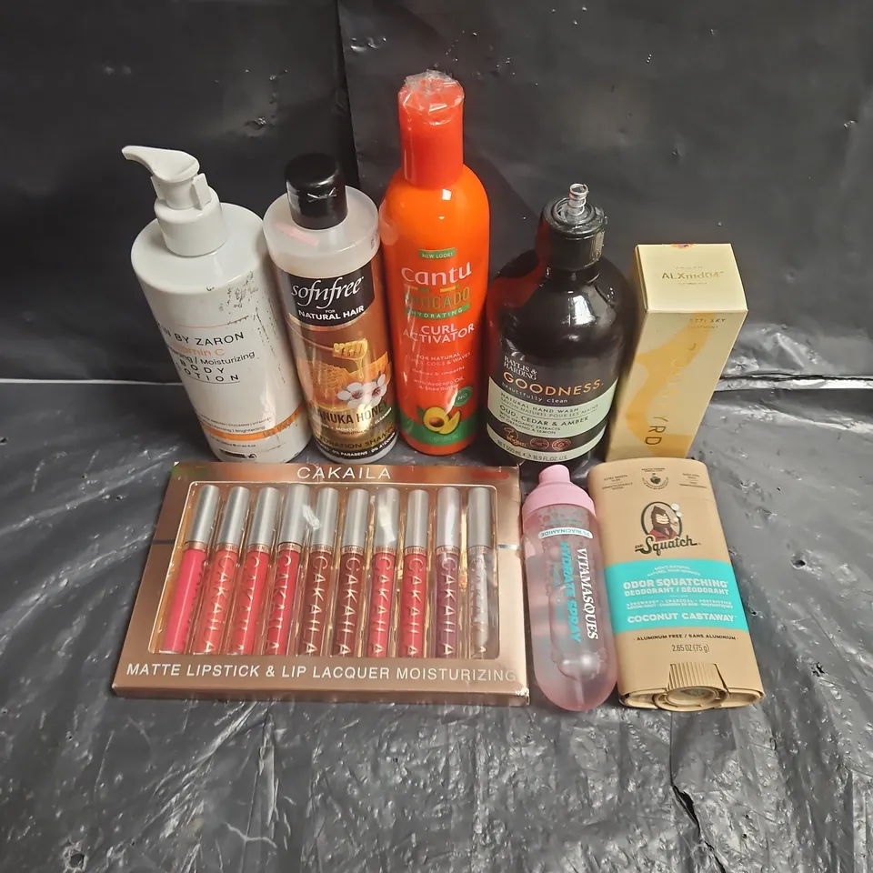 APPROXIMATEY 20 ASSORTED HEALTH AND BEAUTY PRODUCTS TO INCLUDE - CANTU CURL ACTIVATOR - DR SQUATCH DEODORANT - SOFNFREE MANUKA HONEY FOR HAIR - ETC