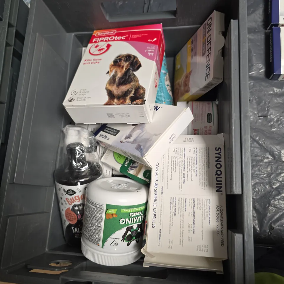 LARGE QUANTITY OF ASSORTED PET MEDICINES AND SUPPLIES