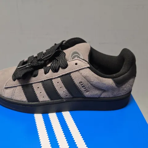 BOXED ADIDAS CAMPUS 00S SIZE 7