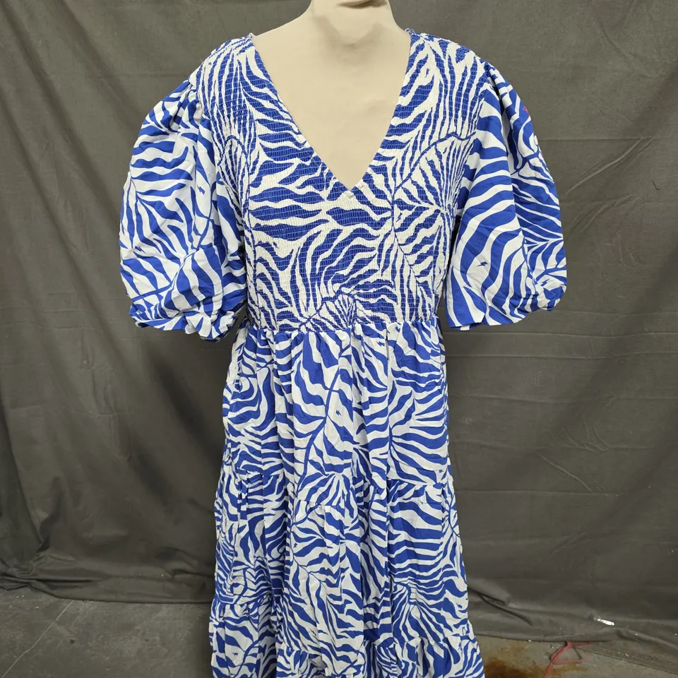 SCAMP & DUDE ADULTS PUFF SLEEVE MAXI DRESS IN BLUE/WHITE - SIZE 18