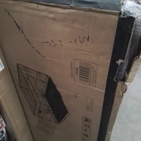 BOXED FURDREAMS 36 INCH FOLDING METAL DOG CAGE