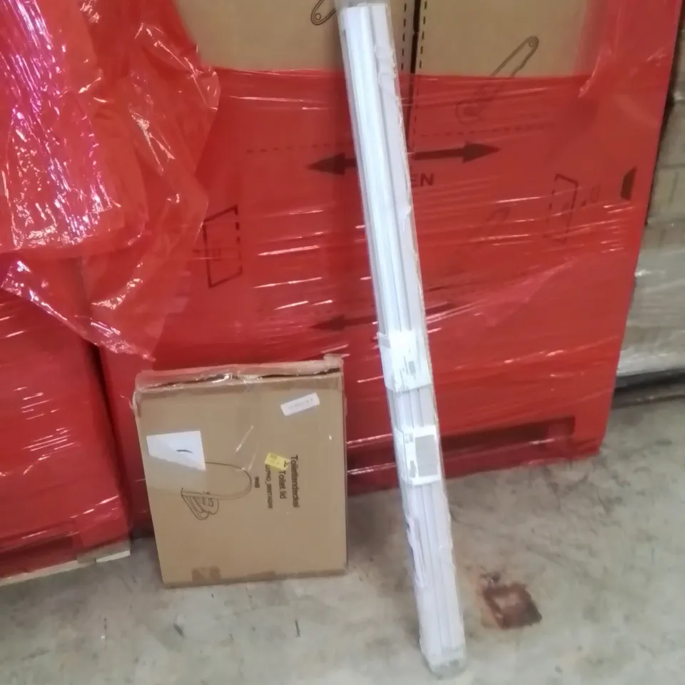 PALLET OF ASSORTED HOUSEHOLD GOODS AND PRODUCTS TO INCLUDE;TOILET LID,ROLLER BLINDS 