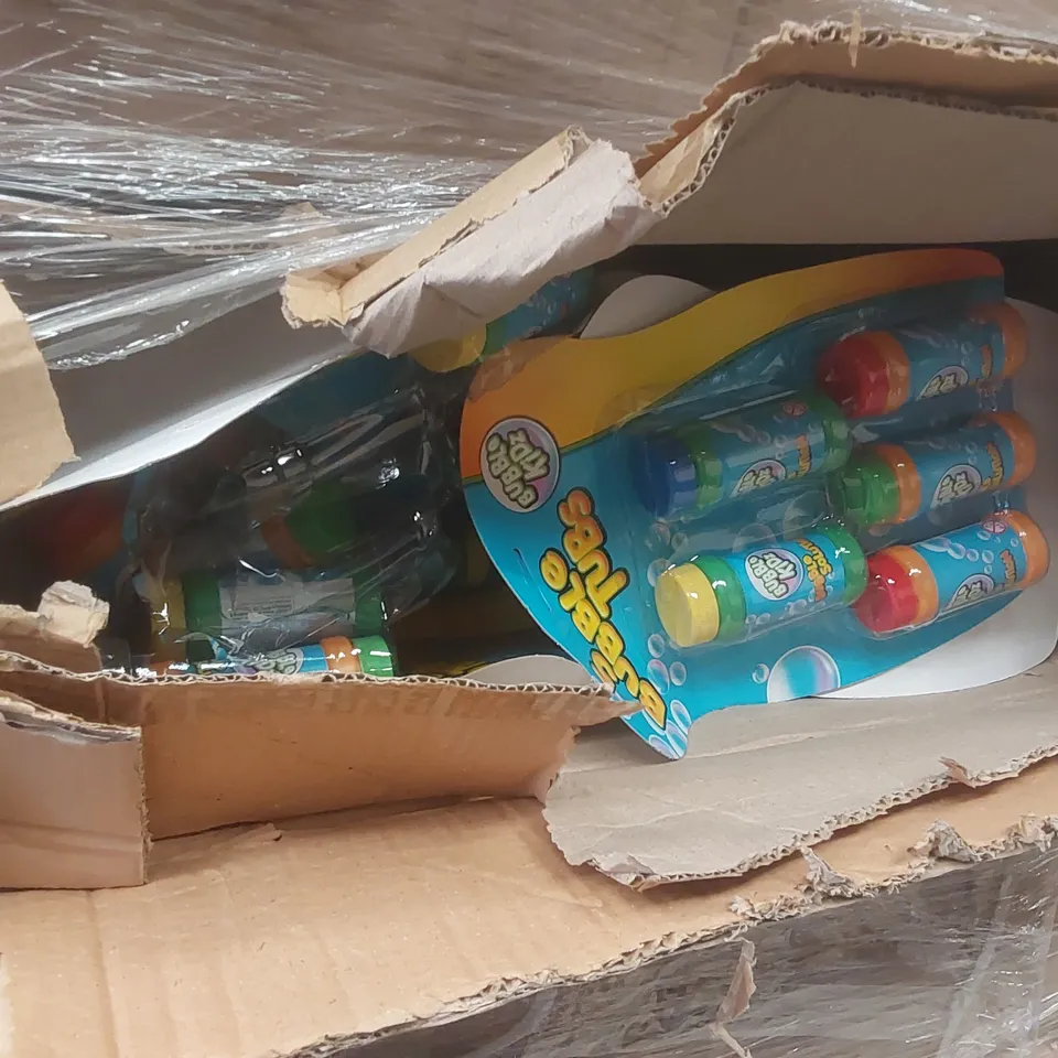 PALLET CONTAINING A VERY LARGE QUANTITY OF ASSORTED ITEMS INCLUDING: CHRISTMAS LIGHT UP PARCELS, BUBBLE KIDZ BUBBLE TUBS ECT