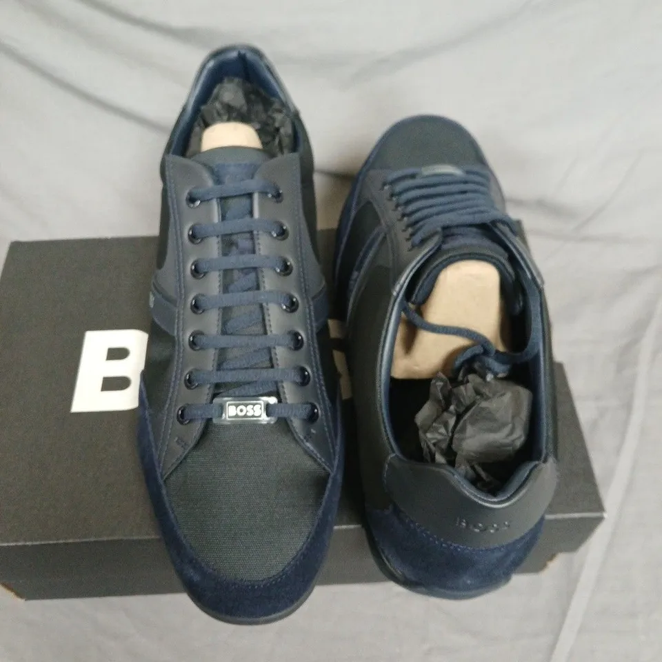 BOXED HUGO BOSS SATURN LOWP TRAINERS IN DARK BLUE – UK 13 
