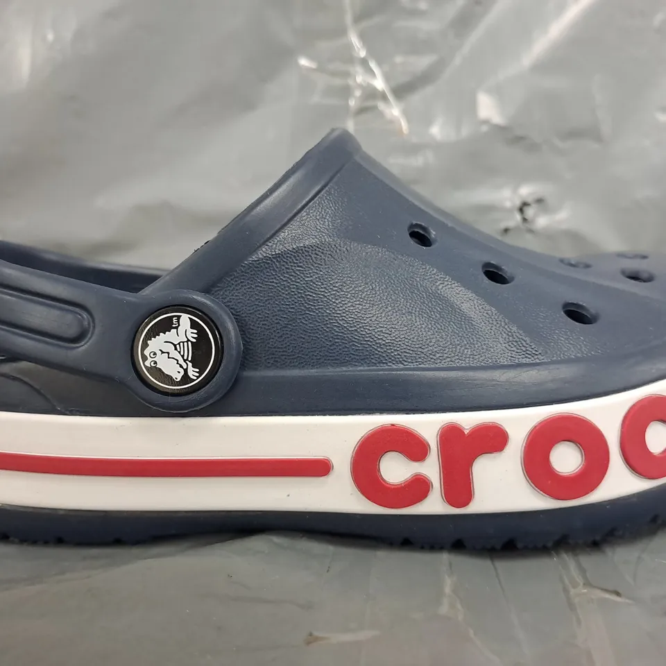 PAIR OF CROCS BAYABAND KID'S CLOGS IN NAVY SIZE UK C11