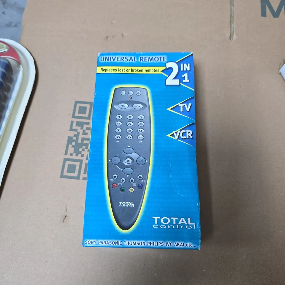 APPROXIMATELY 20 ASSORTED ELECTRICAL ITEMS INCLUDING LAPTOP BATTERY , UNIVERSAL REMOTE AND PHILIPS LED SPOT KIT 