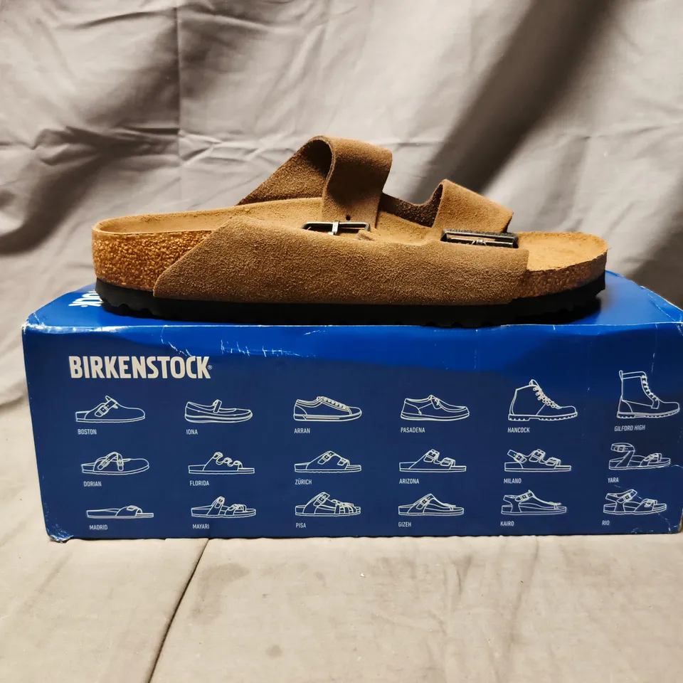 BOXED PAIR OF BIRKENSTOCK ARIZONA BS SANDALS IN DARK TAUPE SIZE UK 5.5