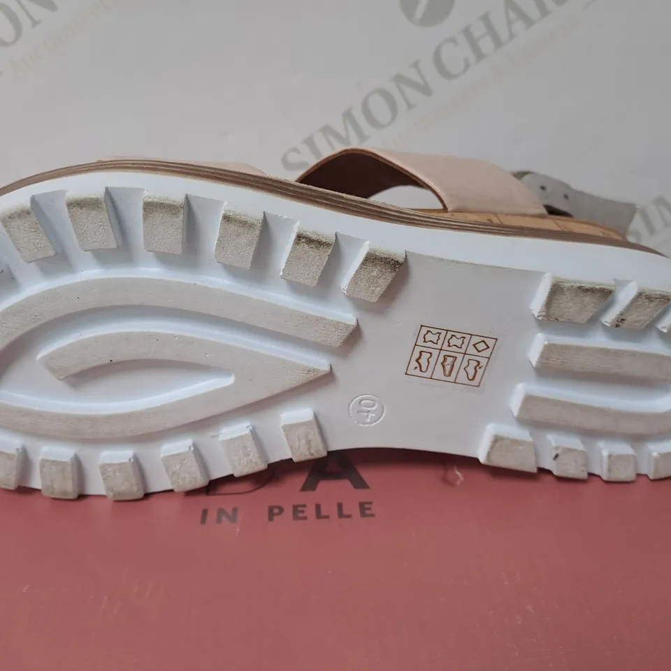 BOXED MODA IN PELLE WEGE OPEN TOED SANDALS SIZE 7