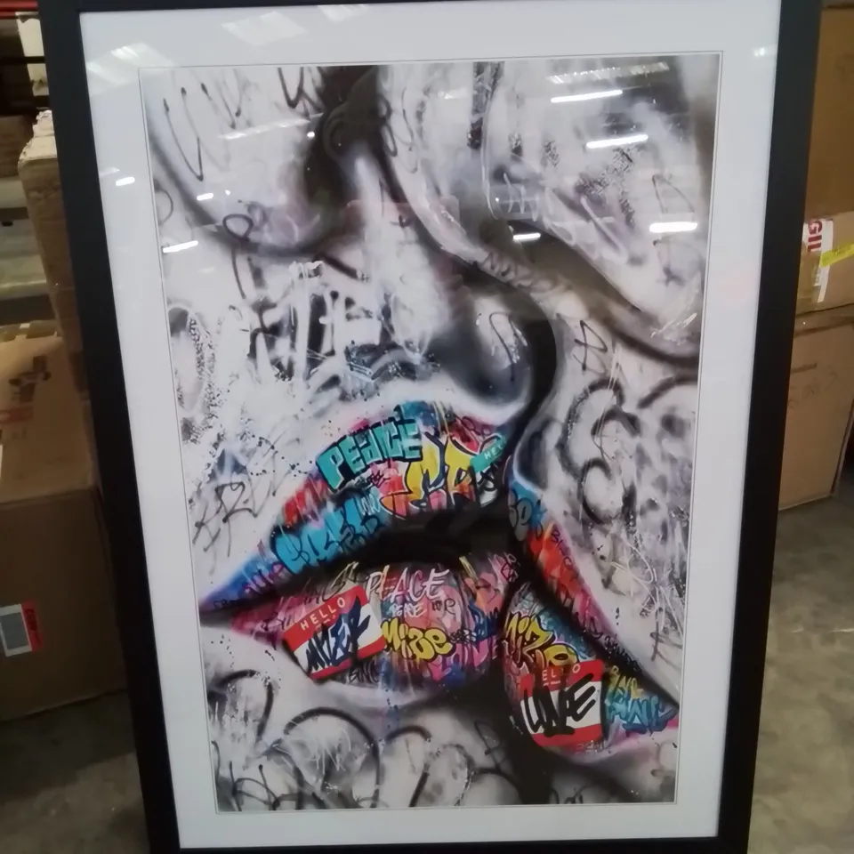 LOVERS KISS GRAFFITI- SINGLE PICTURE