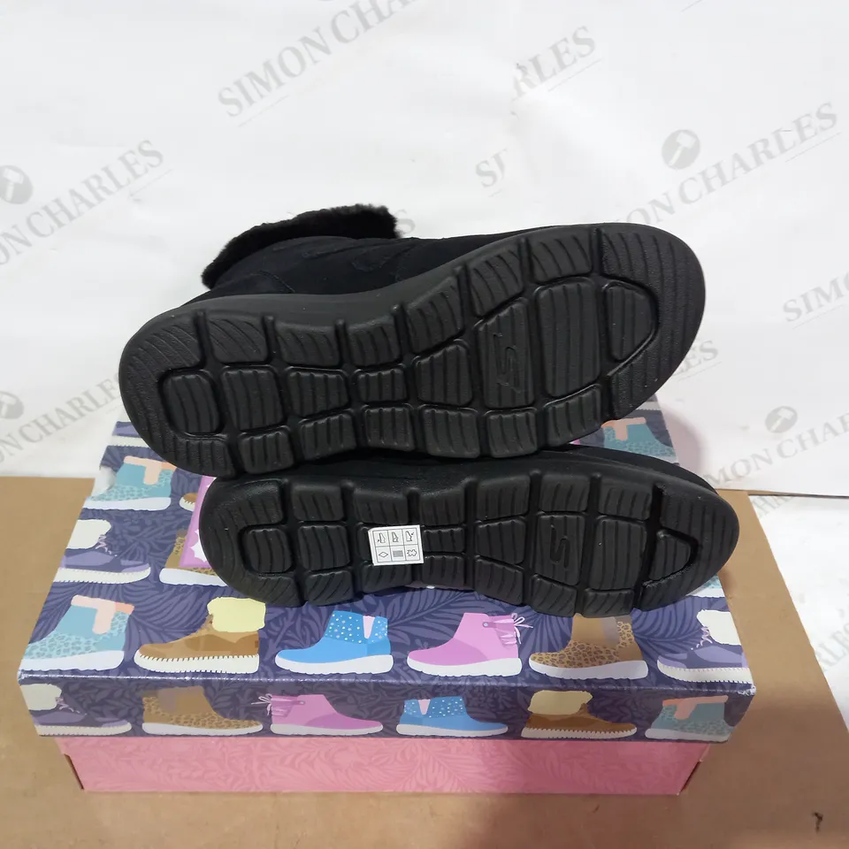 BOXED PAIR OF SKECHERS - SIZE 5.5