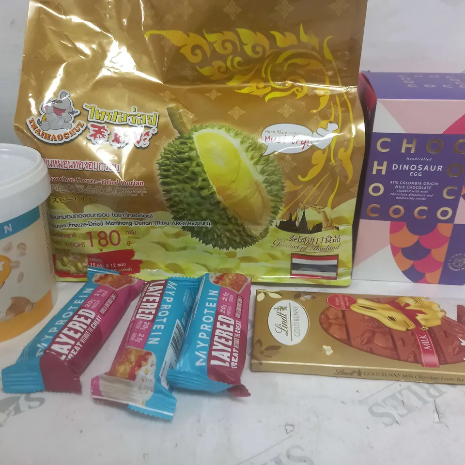 BOX OF APPROXIMATELY 10 ASSORTED ITEMS TO INCLUDE DINOSAUR EGG, MYPROTEIN BARS, PEANUT BUTTER ETC
