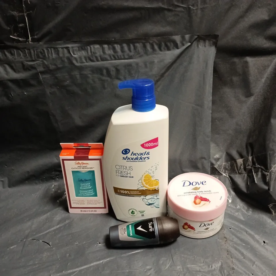 APPROXIMATELY 15 ASSORTED ITEMS OF COSMETICS INCLUDING DOVE BODY SCRUB, SURE DEODORANT STICK, HEAD AND SHOULDERS SHOWER AND INSTANT CUTICLE REMOVER