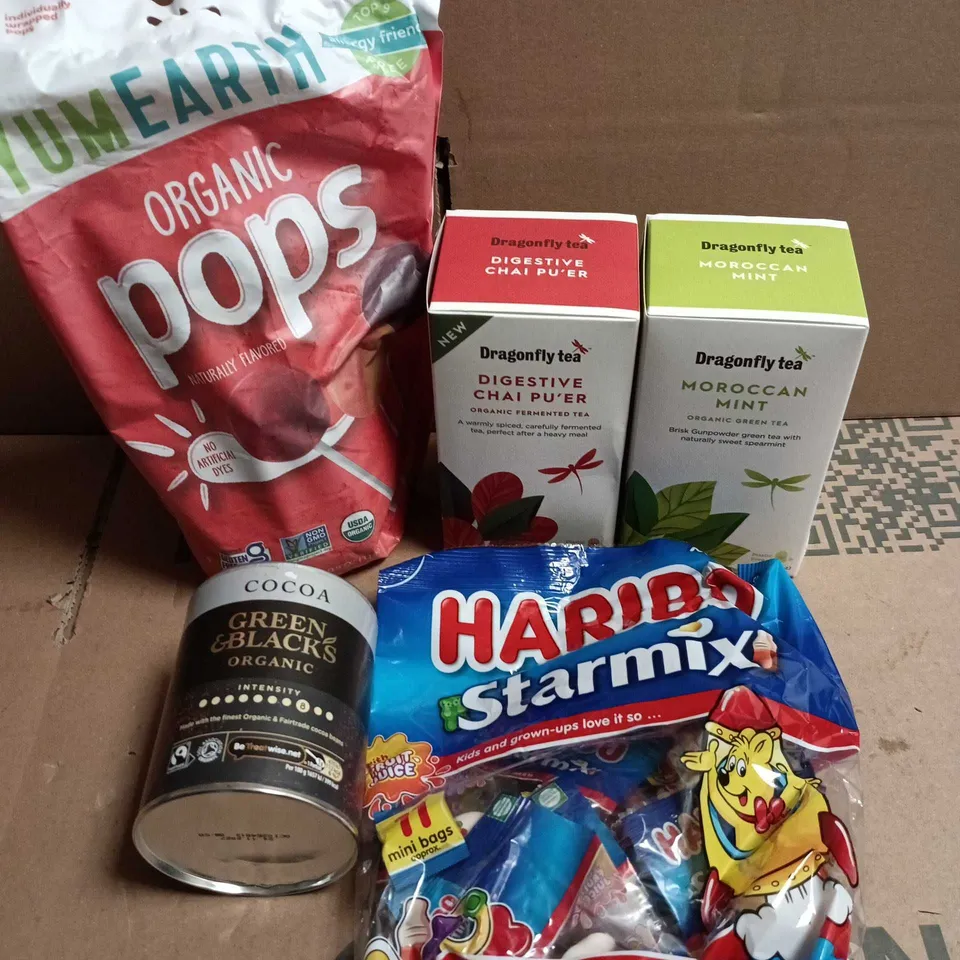 APPROXIMATELY 10 ASSORTED FOOD/DRINK PRODUCTS TO INCLUDE HARIBO, YUM EARTH POPS, ORGANIC GREEN TEA ETC 