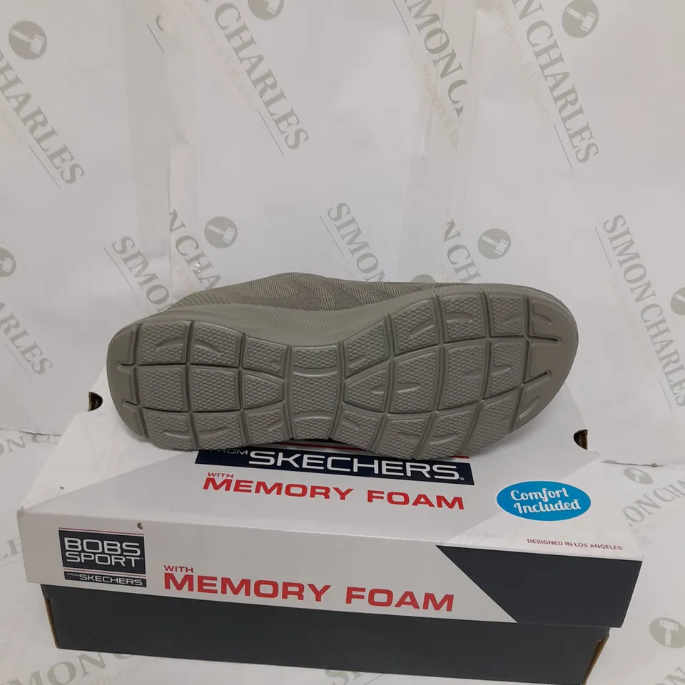 BOXED PAIR OF SKETCHERS GREY TRAINERS SIZE 7