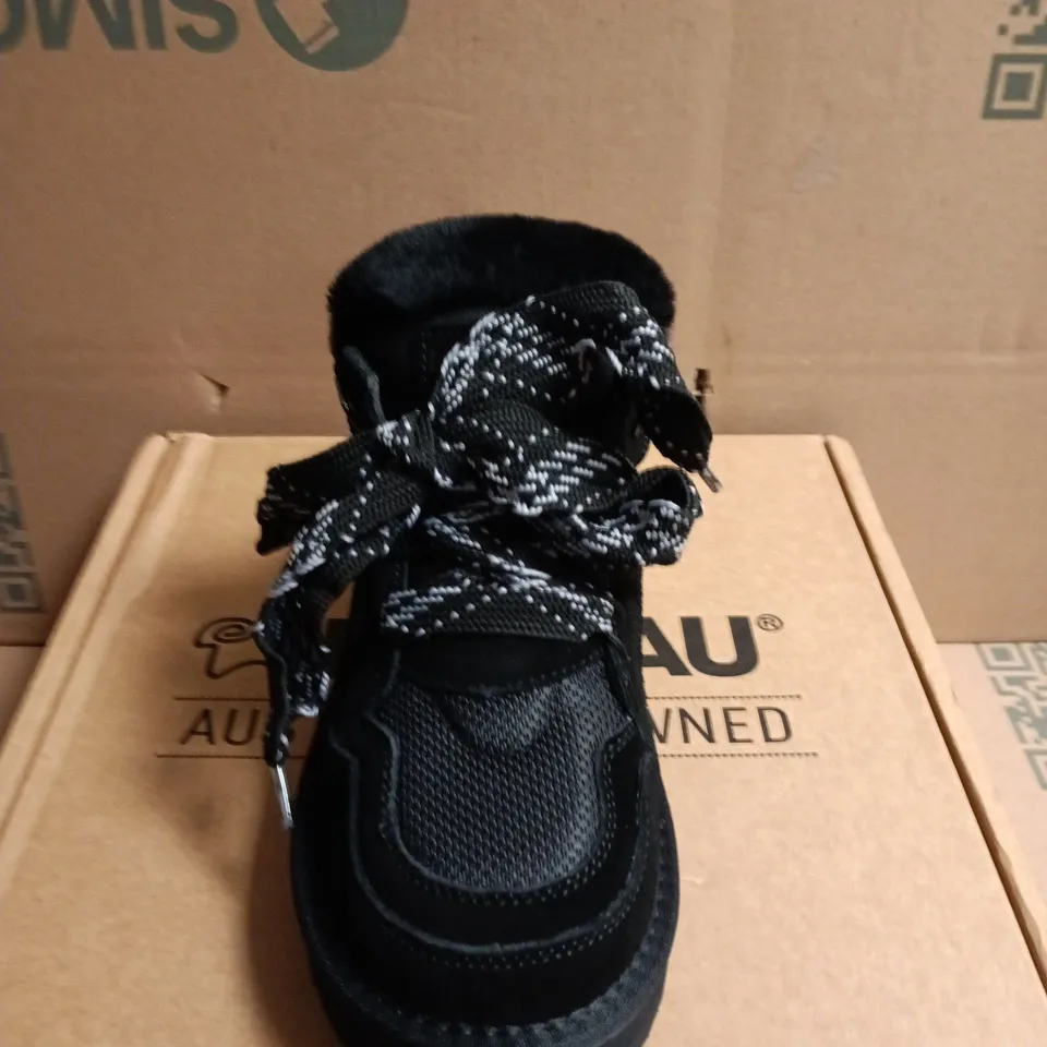 BOXED PAIR OF EVERAU BLACK MARBLED WINTER BOOTS – UK 5.5 (EU 38)