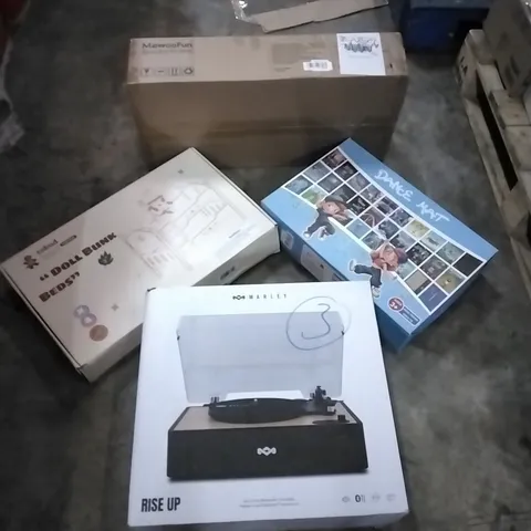 PALLET OF HOUSEHOLD ITEMS TO INCLUDE WOODEN PET SOFA,DOLL BUNK BEDS,DANCE MAT,TURNTABLE SYSTEM AND OTHER ASSORTED ITEMS...