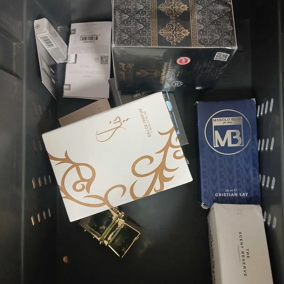 APPROXIMATELY 8 ASSORTED PERFUMES & AFTERSHAVES TO INCLUDE AZZARO, DIGNIFE, MANOLO BLUE ETC