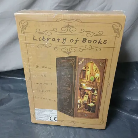 LIBRARY OF BOOKS DECORATIVE CABINET – BOXED DISPLAY PIECE