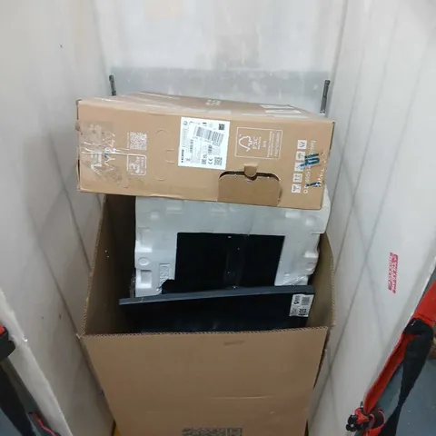 APPROXIMATELY 15 ASSORTED ITEMS TO INCLUDE MAXIM SOUND MUFFS, MSI COMPUTER MONITOR, IIYAMA PROLITE MONITOR, ETC