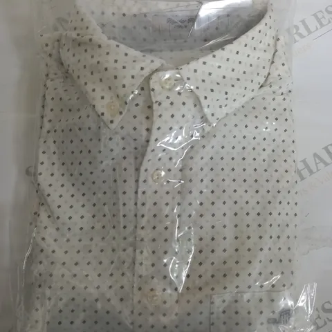 GANT REG MICRO PRINT SHIRT IN EGGSHELL WHITE - MEDIUM