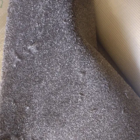 ROLL OF QUALITY DARWIN 420 TARTUFFO CARPET 4X3.2M