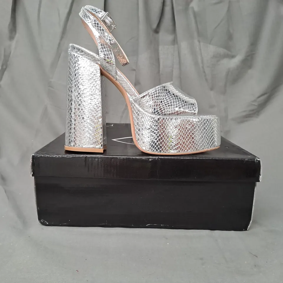 BOXED PAIR OF KOI VEGAN SHONEN LIZARD PLATFORM HEELS IN SILVER UK SIZE 5