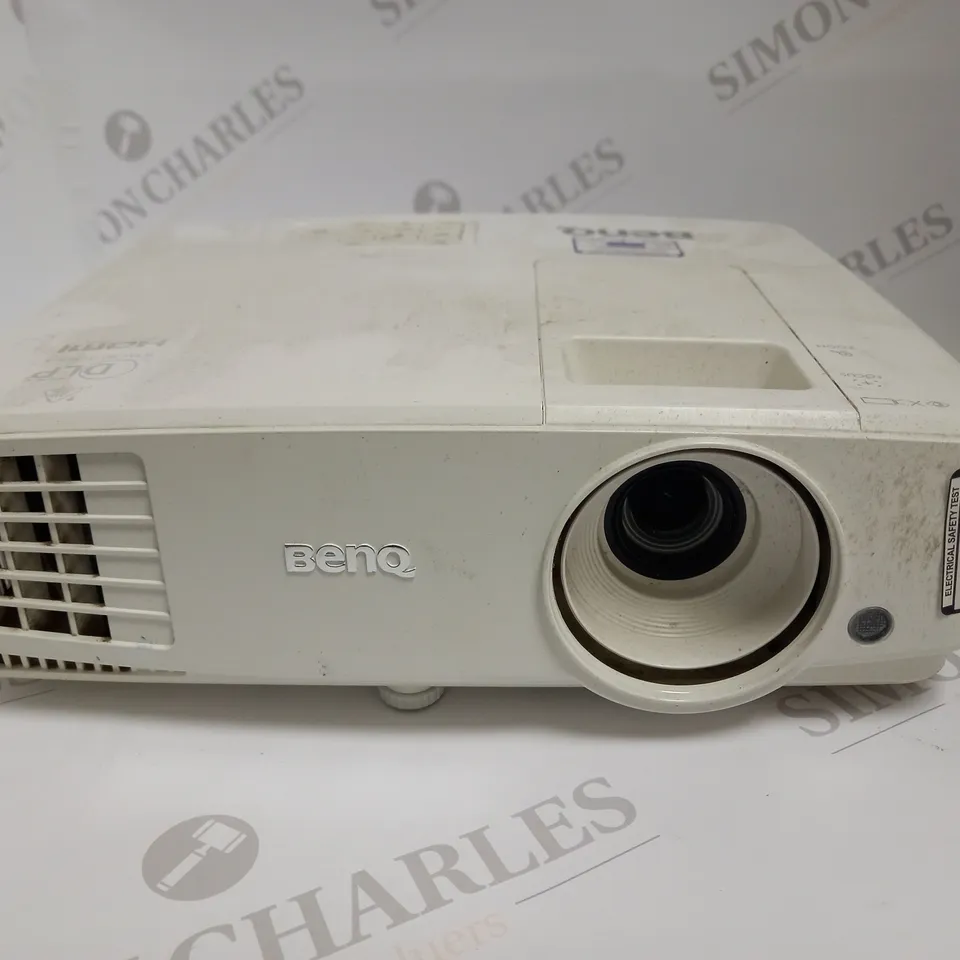 BENQ MX525 PROJECTOR 