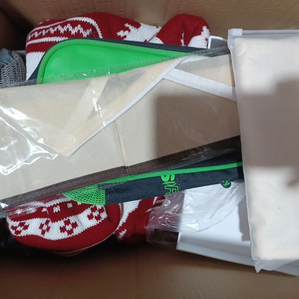 BOX OF APPROXIMATELY 5 ASSORTED HOUSEHOLD ITEMS TO INCLUDE BUG CATCHER, WATER BOTTLE, ETC