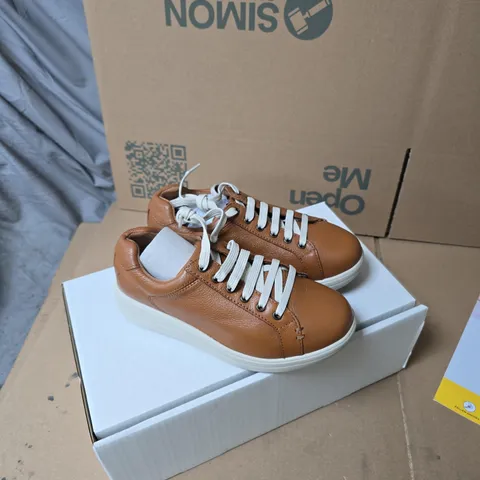 STRIVE BROWN LEATHER TRAINERS WITH WHITE SOLE UK 3