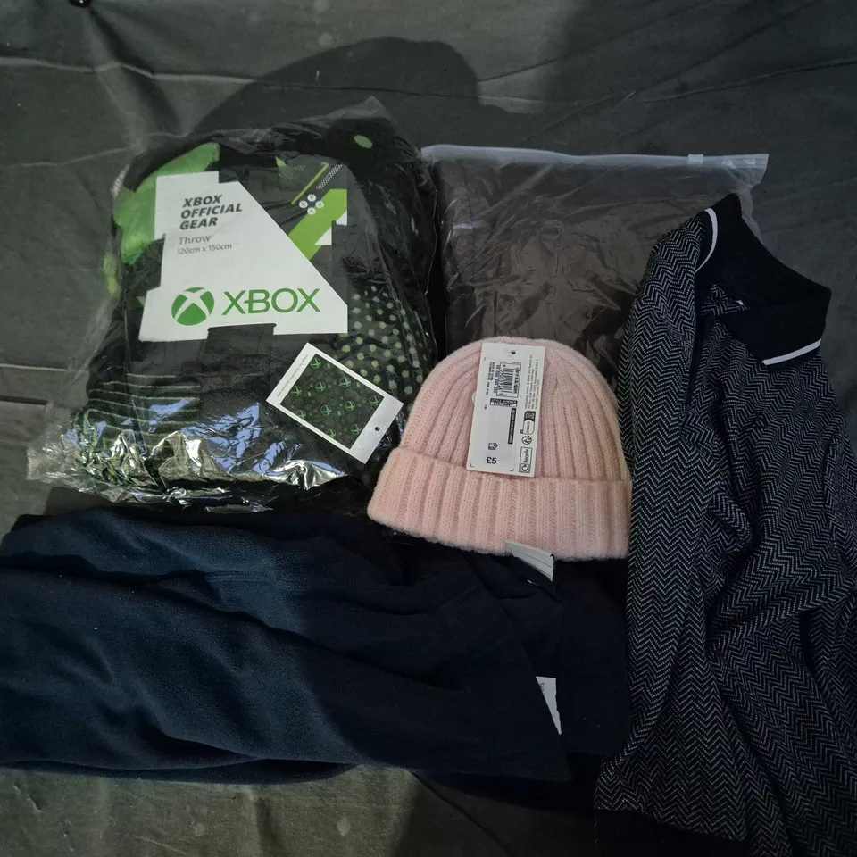 APPROXIMATELY 25 ASSORTED KIDS CLOTHING ITEMS IN VARIOUS SIZES, STYLES & COLOURS TO INCLUDE BRANDS SUCH AS M&S, XBOX, POLARN O PYRET, ETC - COLLECTION ONLY
