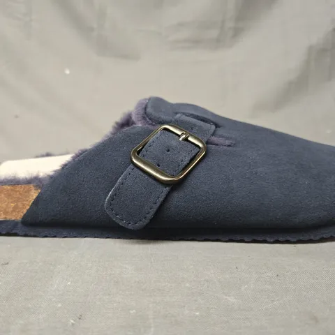 PAIR OF THE WHITE COMPANY MEN'S SUEDE MULE SLIPPERS IN NAVY SIZE MEDIUM (9-10)