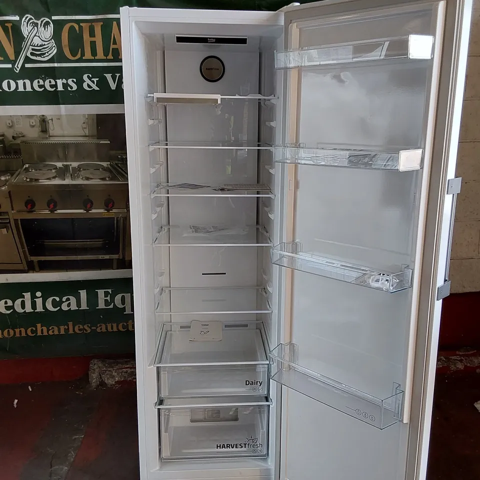 BEKO PRO HARVESTFRESH LNP4686LVW TALL FRIDGE - WHITE