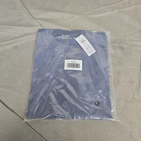 BAGGED HOLLISTER HEAVYWEIGHT BOXY CROP FIT T-SHIRT – NAVY, 100% COTTON, LARGE (SEALED)